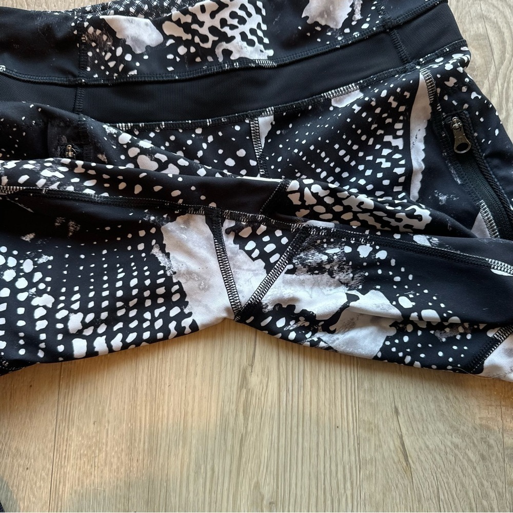 Lululemon Inspire Women’s Tight II size 4 legging Mesh Luxtreme White Black - Picture 7 of 11